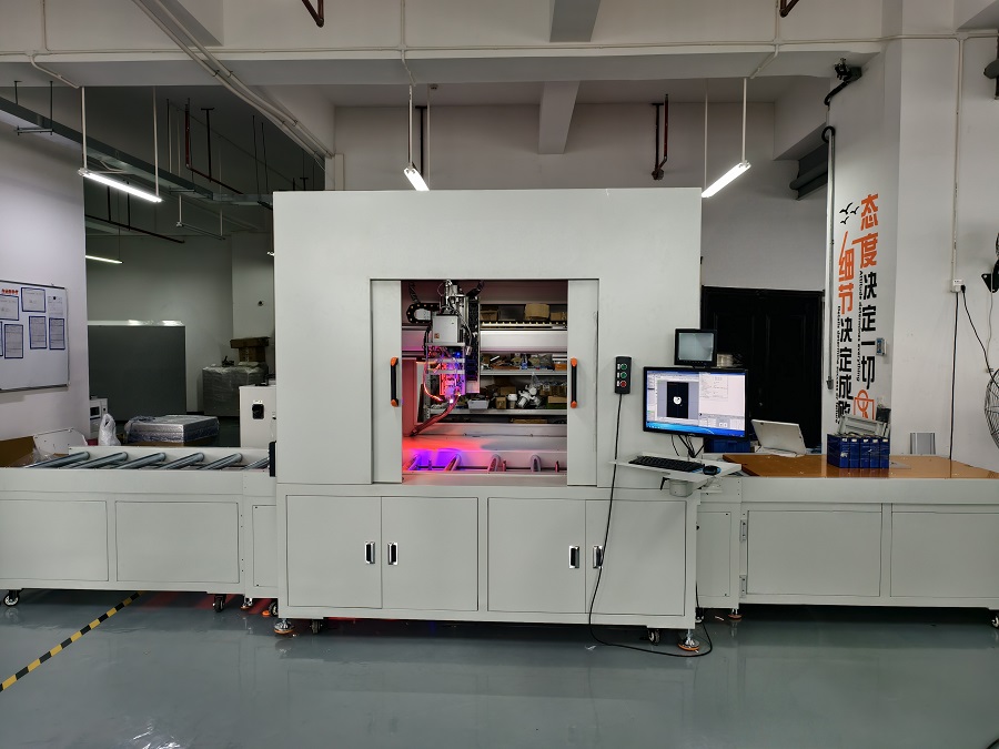 激光焊接机的安全防护:从设备设计到操作规范的全方位保障 激光焊接机的安全防护:从设备设计到操作规范的全方位保障